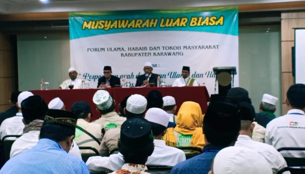 Musyawarah Luar Biasa Forum Ulama Sokong Acep dampingi Cellica.